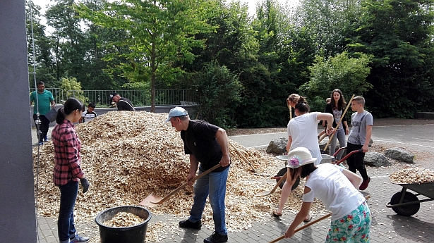 Schulhof-Pflege-Aktion am 16.06.2018